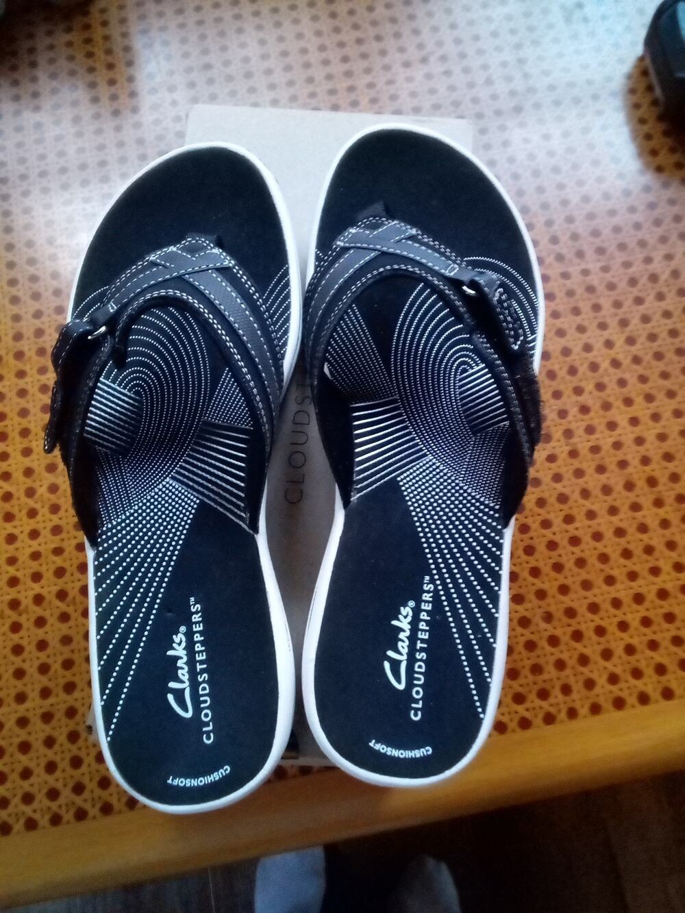 NIB Clarks Cloudsteppers 10M Breeze Sea Black Synthetic CushionSoft Flipflops